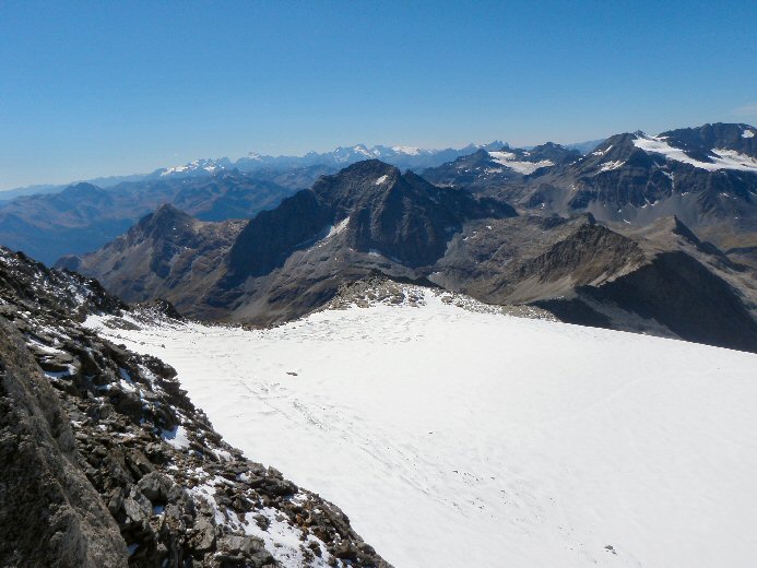 Arete du Soleil (36).jpg - Au loin, on voit les Ecrins, la Meije et les Aiguilles d'Arves